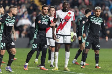 Madrid, İspanya - 15 Aralık 2025: Rayo Vallecano ile Real Betis Balompi arasındaki lig maçı Vallecas 'ta oynandı. Maç sırasında Rayo Vallecano oyuncuları. EA Spor Ligi 2025.