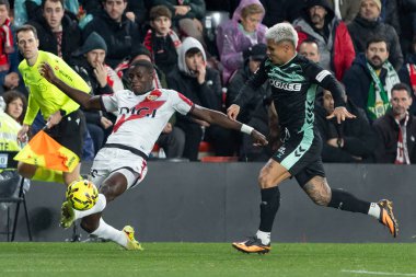 Madrid, İspanya - 15 Aralık 2025: Rayo Vallecano ile Real Betis Balompi arasındaki lig maçı Vallecas 'ta oynandı. Maç sırasında Rayo Vallecano oyuncuları. EA Spor Ligi 2025.