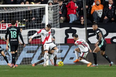 Madrid, İspanya - 15 Aralık 2025: Rayo Vallecano ile Real Betis Balompi arasındaki lig maçı Vallecas 'ta oynandı. Maç sırasında Rayo Vallecano oyuncuları. EA Spor Ligi 2025.