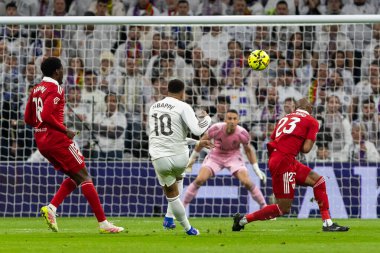 Madrid, İspanya - 20 Aralık 2025: Real Madrid ile Sevilla FC arasındaki lig maçı Madrid 'de oynandı. Maç sırasında Real Madrid oyuncuları. EA Spor Ligi 2025.