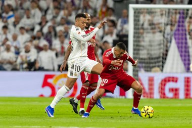 Madrid, İspanya - 20 Aralık 2025: Real Madrid ile Sevilla FC arasındaki lig maçı Madrid 'de oynandı. Maç sırasında Real Madrid oyuncuları. EA Spor Ligi 2025.