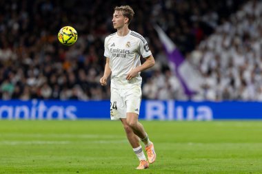 Madrid, İspanya - 20 Aralık 2025: Real Madrid ile Sevilla FC arasındaki lig maçı Madrid 'de oynandı. Maç sırasında Real Madrid oyuncuları. EA Spor Ligi 2025.