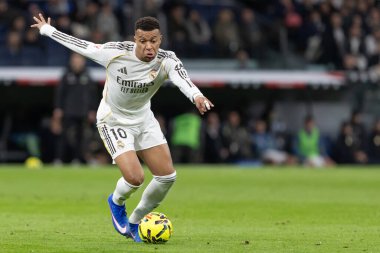 Madrid, İspanya - 20 Aralık 2025: Real Madrid ile Sevilla FC arasındaki lig maçı Madrid 'de oynandı. Maç sırasında Real Madrid oyuncuları. EA Spor Ligi 2025.