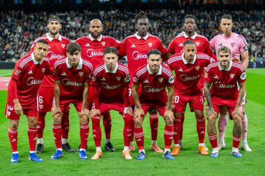 Madrid, İspanya - 20 Aralık 2025: Real Madrid ile Sevilla FC arasındaki lig maçı Madrid 'de oynandı. Maç sırasında Sevilla FC oyuncuları. EA Spor Ligi 2025.