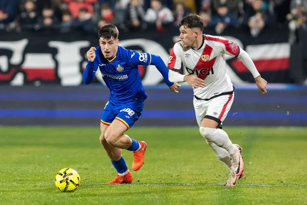 Madrid, İspanya - 2 Ocak 2026: Rayo Vallecano ile Getafe FC arasındaki lig maçı Vallecas 'ta oynandı. Madrid Derbisi. Futbolcular. EA Spor Ligi.