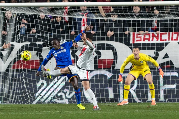 Madrid, İspanya - 2 Ocak 2026: Rayo Vallecano ile Getafe FC arasındaki lig maçı Vallecas 'ta oynandı. Madrid Derbisi. Futbolcular. EA Spor Ligi.