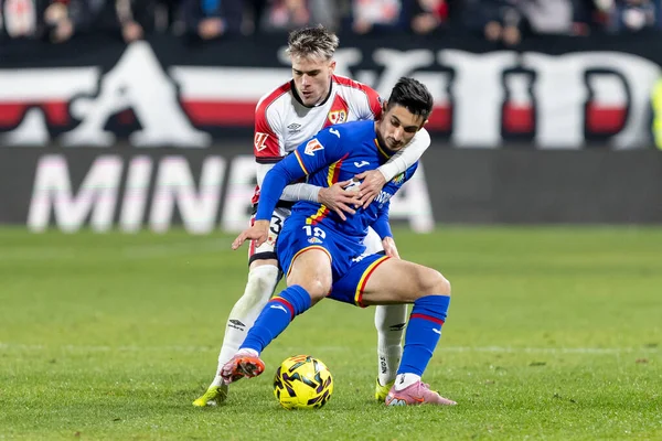 Madrid, İspanya - 2 Ocak 2026: Rayo Vallecano ile Getafe FC arasındaki lig maçı Vallecas 'ta oynandı. Madrid Derbisi. Futbolcular. EA Spor Ligi.