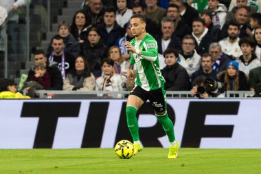 Madrid, İspanya - 4 Ocak 2026: Real Madrid ile Real Betis arasındaki lig maçı Santiago Bernabeu 'da oynandı. Top Betis 'te. EA Spor Ligi 2026.