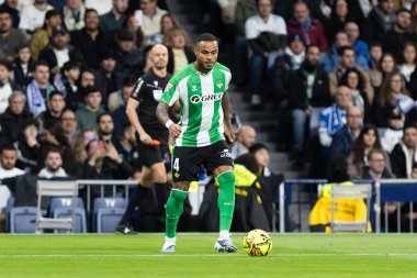 Madrid, İspanya - 4 Ocak 2026: Real Madrid ile Real Betis arasındaki lig maçı Santiago Bernabeu 'da oynandı. Top Betis 'te. EA Spor Ligi 2026.