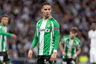 Madrid, İspanya - 4 Ocak 2026: Real Madrid ile Real Betis arasındaki lig maçı Santiago Bernabeu 'da oynandı. Top Betis 'te. EA Spor Ligi 2026.