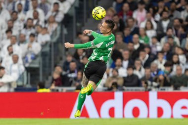 Madrid, İspanya - 4 Ocak 2026: Real Madrid ile Real Betis arasındaki lig maçı Santiago Bernabeu 'da oynandı. Top Betis 'te. EA Spor Ligi 2026.