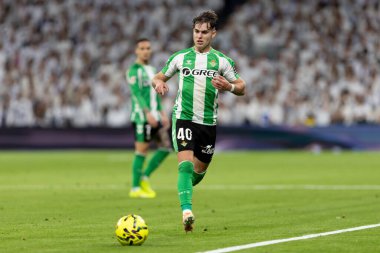 Madrid, İspanya - 4 Ocak 2026: Real Madrid ile Real Betis arasındaki lig maçı Santiago Bernabeu 'da oynandı. Top Betis 'te. EA Spor Ligi 2026.