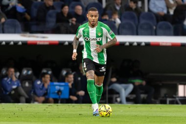 Madrid, İspanya - 4 Ocak 2026: Real Madrid ile Real Betis arasındaki lig maçı Santiago Bernabeu 'da oynandı. Top Betis 'te. EA Spor Ligi 2026.
