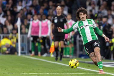 Madrid, İspanya - 4 Ocak 2026: Real Madrid ile Real Betis arasındaki lig maçı Santiago Bernabeu 'da oynandı. Top Betis 'te. EA Spor Ligi 2026.