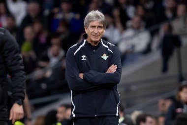 Madrid, İspanya - 4 Ocak 2026: Real Madrid ile Real Betis arasındaki lig maçı Santiago Bernabeu 'da oynandı. Top Betis 'te. EA Spor Ligi 2026.