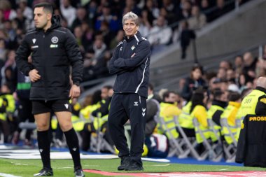 Madrid, İspanya - 4 Ocak 2026: Real Madrid ile Real Betis arasındaki lig maçı Santiago Bernabeu 'da oynandı. Top Betis 'te. EA Spor Ligi 2026.