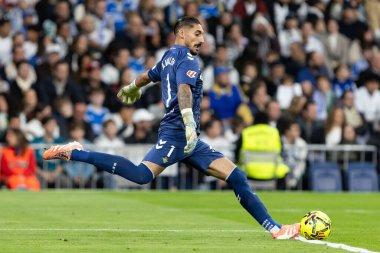 Madrid, İspanya - 4 Ocak 2026: Real Madrid ile Real Betis arasındaki lig maçı Santiago Bernabeu 'da oynandı. Top Betis 'te. EA Spor Ligi 2026.