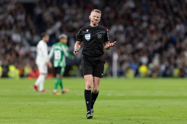 Madrid, İspanya - 4 Ocak 2026: Real Madrid ile Real Betis arasındaki La Liga maçı Santiago Bernabu 'da oynandı. Topu Madrid 'de oynayan gerçek oyuncular. EA Sports La Liga 2026.