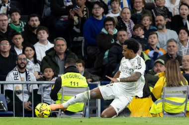Madrid, İspanya - 4 Ocak 2026: Real Madrid ile Real Betis arasındaki La Liga maçı Santiago Bernabu 'da oynandı. Topu Madrid 'de oynayan gerçek oyuncular. EA Sports La Liga 2026.