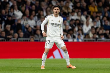 Madrid, İspanya - 4 Ocak 2026: Real Madrid ile Real Betis arasındaki La Liga maçı Santiago Bernabu 'da oynandı. Topu Madrid 'de oynayan gerçek oyuncular. EA Sports La Liga 2026.