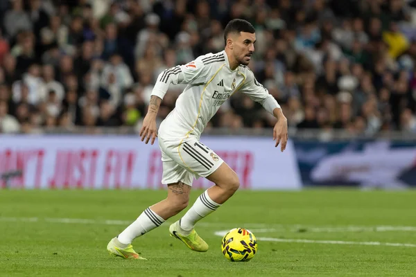 Madrid, İspanya - 4 Ocak 2026: Real Madrid ile Real Betis arasındaki La Liga maçı Santiago Bernabu 'da oynandı. Topu Madrid 'de oynayan gerçek oyuncular. EA Sports La Liga 2026.