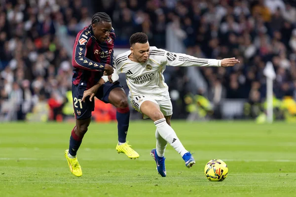Madrid, İspanya - 17 Ocak 2026: Real Madrid ile Levante FC arasındaki lig maçı Santiago Bernabeu 'da oynandı. Maç sırasında Real Madrid oyuncuları.