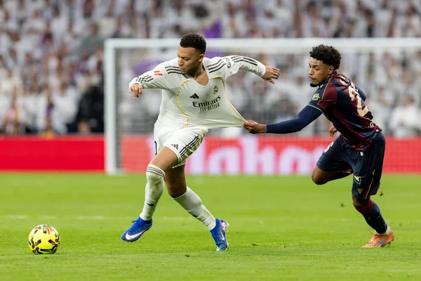 Madrid, İspanya - 17 Ocak 2026: Real Madrid ile Levante FC arasındaki lig maçı Santiago Bernabeu 'da oynandı. Maç sırasında Real Madrid oyuncuları.