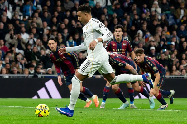 Madrid, İspanya - 17 Ocak 2026: Real Madrid ile Levante FC arasındaki lig maçı Santiago Bernabeu 'da oynandı. Maç sırasında Real Madrid oyuncuları.