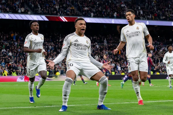 Madrid, İspanya - 17 Ocak 2026: Real Madrid ile Levante FC arasındaki lig maçı Santiago Bernabeu 'da oynandı. Maç sırasında Real Madrid oyuncuları.