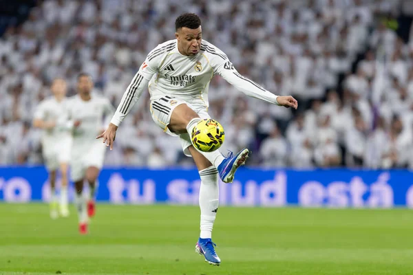 Madrid, İspanya - 17 Ocak 2026: Real Madrid ile Levante FC arasındaki lig maçı Santiago Bernabeu 'da oynandı. Maç sırasında Real Madrid oyuncuları.