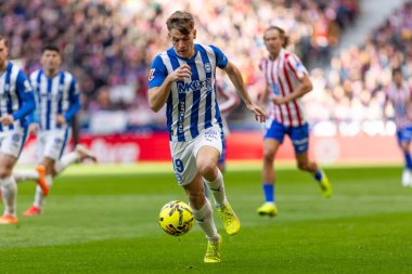 Madrid, İspanya - 19 Ocak 2026: Madrid 'de Atletico Madrid ile Alaves arasında oynanan lig maçı. Maç sırasında Alaves oyuncuları. EA Spor Ligi 2026. İspanyol futbolu.