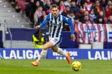 Madrid, İspanya - 19 Ocak 2026: Madrid 'de Atletico Madrid ile Alaves arasında oynanan lig maçı. Maç sırasında Alaves oyuncuları. EA Spor Ligi 2026. İspanyol futbolu.