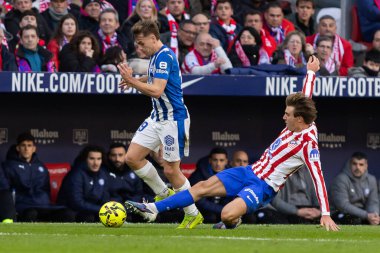 Madrid, İspanya - 19 Ocak 2026: Madrid 'de Atletico Madrid ile Alaves arasında oynanan lig maçı. Maç sırasında Alaves oyuncuları. EA Spor Ligi 2026. İspanyol futbolu.