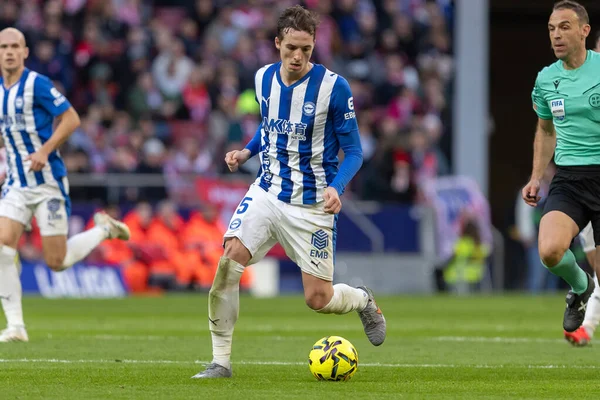 Madrid, İspanya - 19 Ocak 2026: Madrid 'de Atletico Madrid ile Alaves arasında oynanan lig maçı. Maç sırasında Alaves oyuncuları. EA Spor Ligi 2026. İspanyol futbolu.