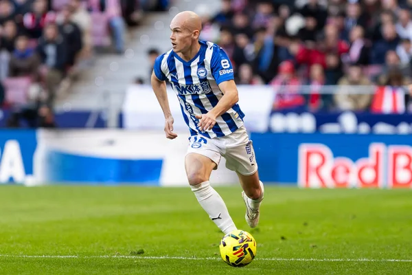 Madrid, İspanya - 19 Ocak 2026: Madrid 'de Atletico Madrid ile Alaves arasında oynanan lig maçı. Maç sırasında Alaves oyuncuları. EA Spor Ligi 2026. İspanyol futbolu.
