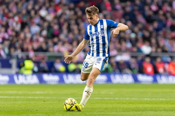 Madrid, İspanya - 19 Ocak 2026: Madrid 'de Atletico Madrid ile Alaves arasında oynanan lig maçı. Maç sırasında Alaves oyuncuları. EA Spor Ligi 2026. İspanyol futbolu.