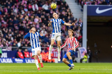 Madrid, İspanya - 19 Ocak 2026: Madrid 'de Atletico Madrid ile Alaves arasında oynanan lig maçı. Maç sırasında Alaves oyuncuları. EA Spor Ligi 2026. İspanyol futbolu.