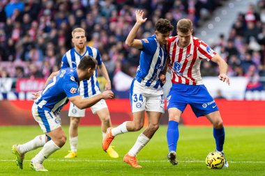 Madrid, İspanya - 19 Ocak 2026: Madrid 'de Atletico Madrid ile Alaves arasında oynanan lig maçı. Maç sırasında Alaves oyuncuları. EA Spor Ligi 2026. İspanyol futbolu.