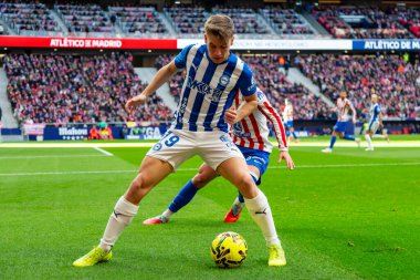 Madrid, İspanya - 19 Ocak 2026: Madrid 'de Atletico Madrid ile Alaves arasında oynanan lig maçı. Maç sırasında Alaves oyuncuları. EA Spor Ligi 2026. İspanyol futbolu.