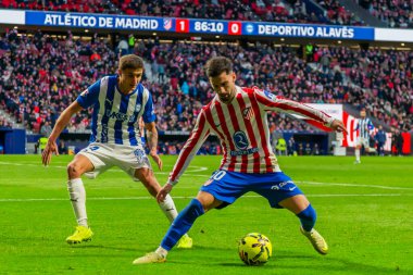 Madrid, İspanya - 19 Ocak 2026: Madrid 'de Atletico Madrid ile Alaves arasında oynanan lig maçı. Maç sırasında Atletico Madrid oyuncuları. EA Spor Ligi 2026. İspanyol futbolu.