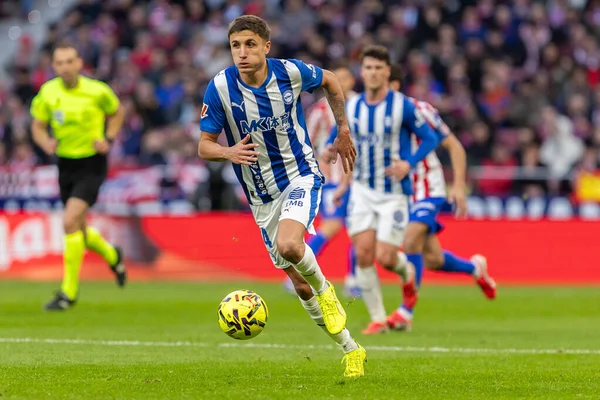 Madrid, İspanya - 19 Ocak 2026: Madrid 'de Atletico Madrid ile Alaves arasında oynanan lig maçı. Maç sırasında Alaves oyuncuları. EA Spor Ligi 2026. İspanyol futbolu.