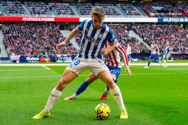 Madrid, İspanya - 19 Ocak 2026: Madrid 'de Atletico Madrid ile Alaves arasında oynanan lig maçı. Maç sırasında Alaves oyuncuları. EA Spor Ligi 2026. İspanyol futbolu.