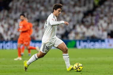 Madrid, İspanya - 14 Şubat 2026: Real Madrid ile Real Sociedad arasındaki lig maçı Madrid 'de oynandı. Maç sırasında Real Madrid oyuncuları. EA Spor Ligi. İspanya Ligi.