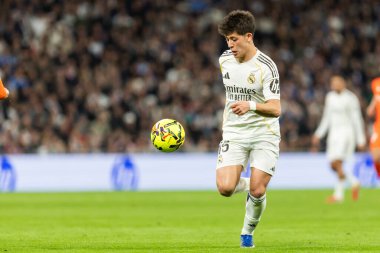 Madrid, İspanya - 14 Şubat 2026: Real Madrid ile Real Sociedad arasındaki lig maçı Madrid 'de oynandı. Maç sırasında Real Madrid oyuncuları. EA Spor Ligi. İspanya Ligi.