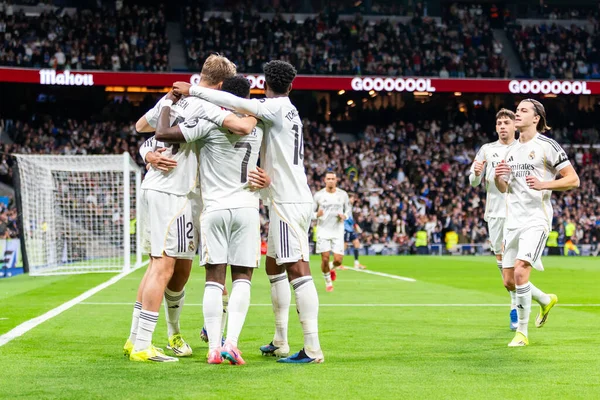 Madrid, İspanya - 14 Şubat 2026: Real Madrid ile Real Sociedad arasındaki lig maçı Madrid 'de oynandı. Maç sırasında Real Madrid oyuncuları. EA Spor Ligi. İspanya Ligi.