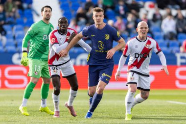 Madrid, İspanya - 15 Şubat 2026: Rayo Vallecano ile Atletico de Madrid arasındaki lig maçı Legans, Madrid 'de oynandı. Atletico de Madrid ve Rayo Vallecano 'dan oyuncular.