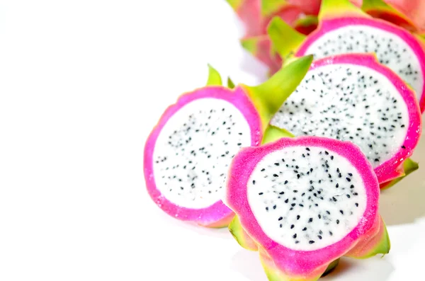 Dragon Fruit en blanco — Foto de Stock