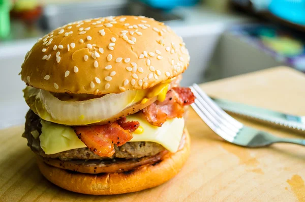 Ev yapımı hamburger