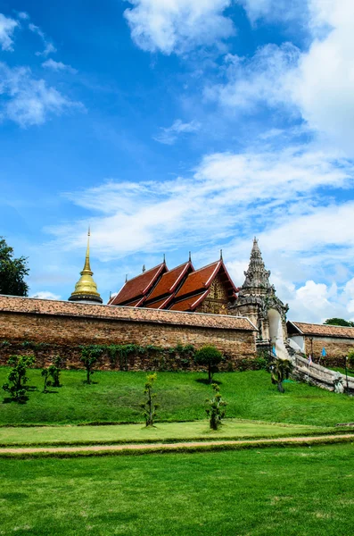 Traditionella thailändska templet — Stockfoto