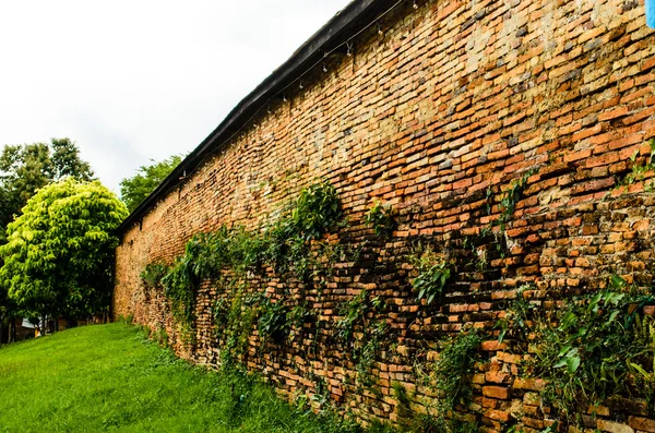 Внешняя стена тайской крепости — стоковое фото